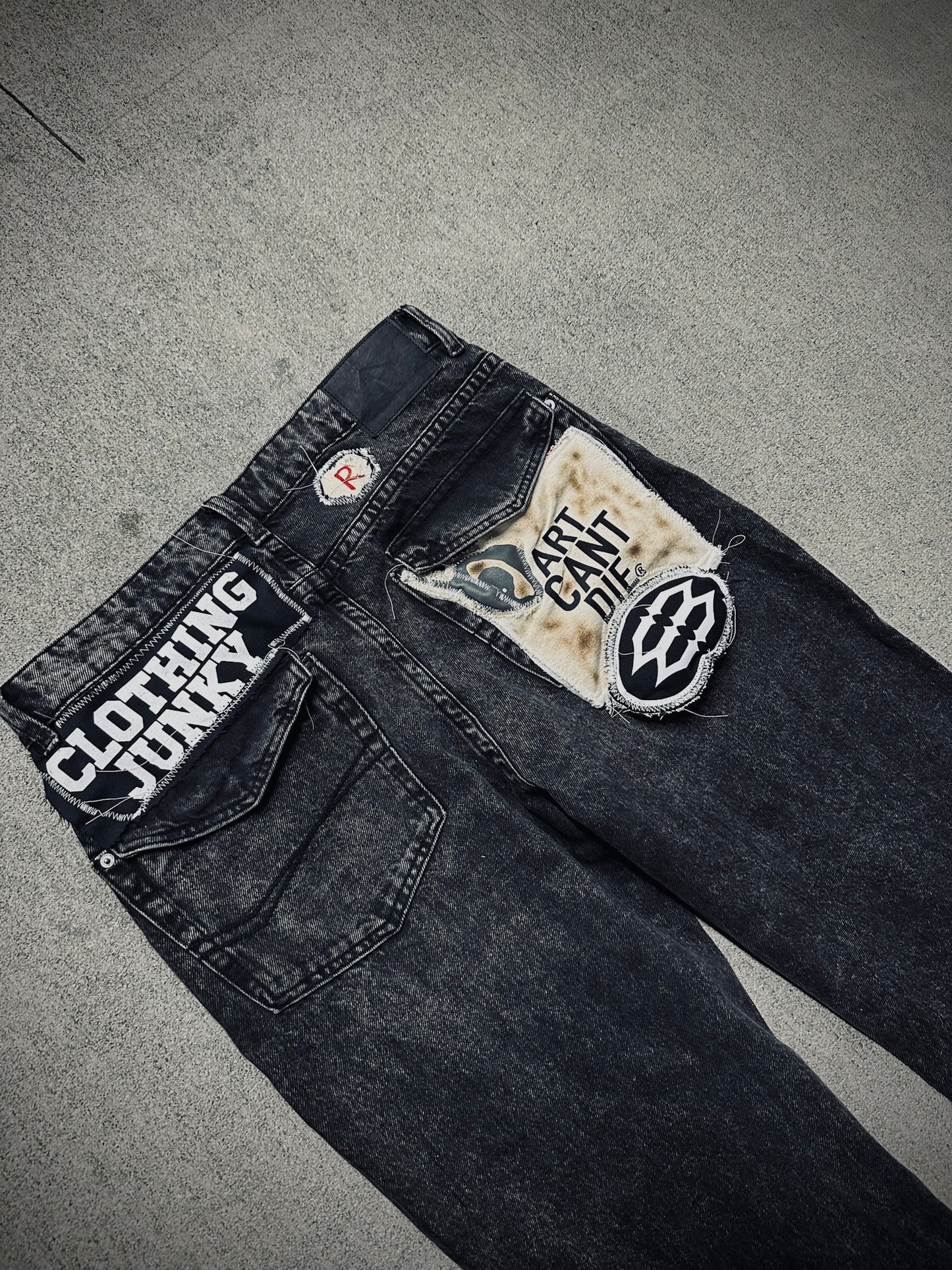“Worldwide Clothing Addiction” Jeans