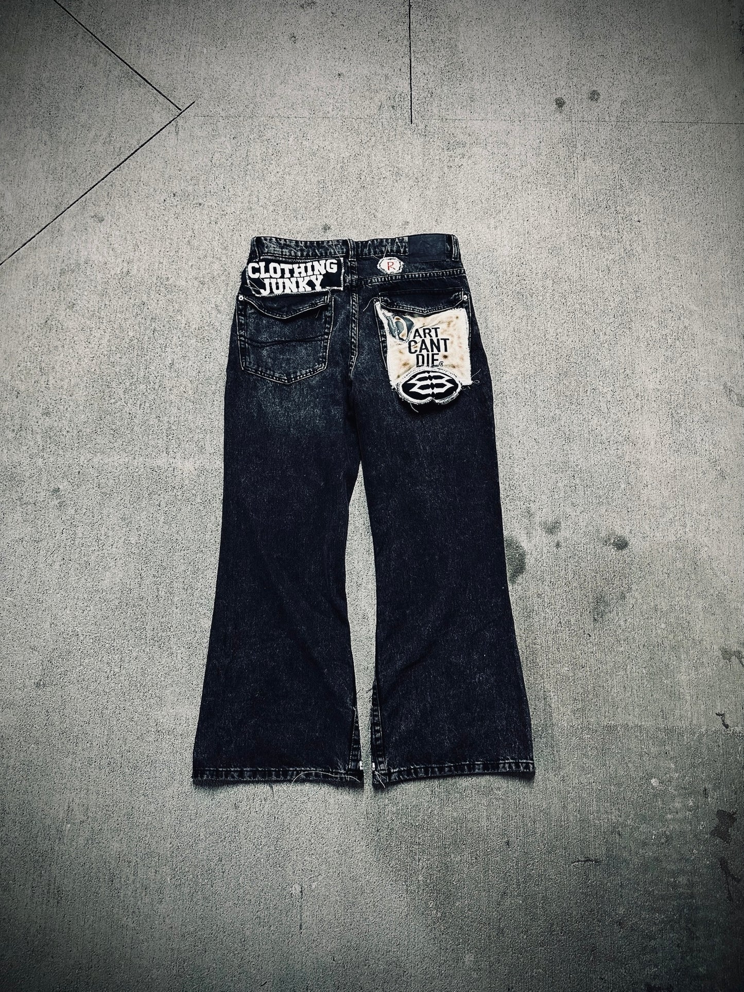 “Worldwide Clothing Addiction” Jeans