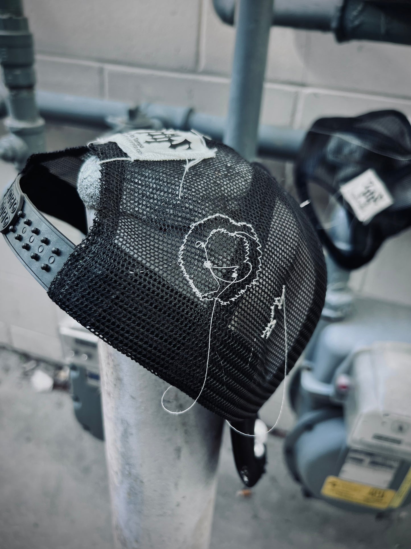 Signature“Art Cant Die” Trucker