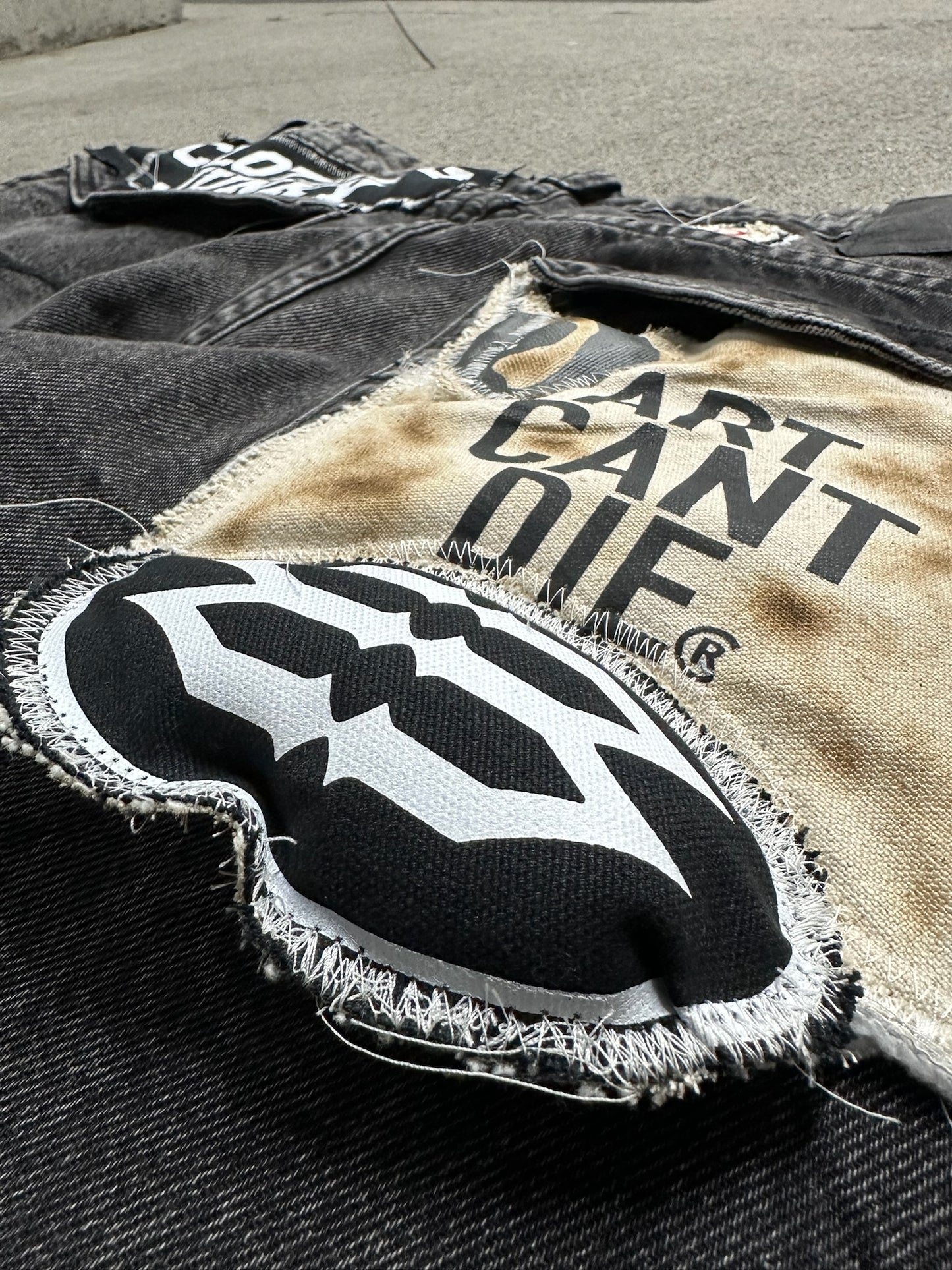 “Worldwide Clothing Addiction” Jeans